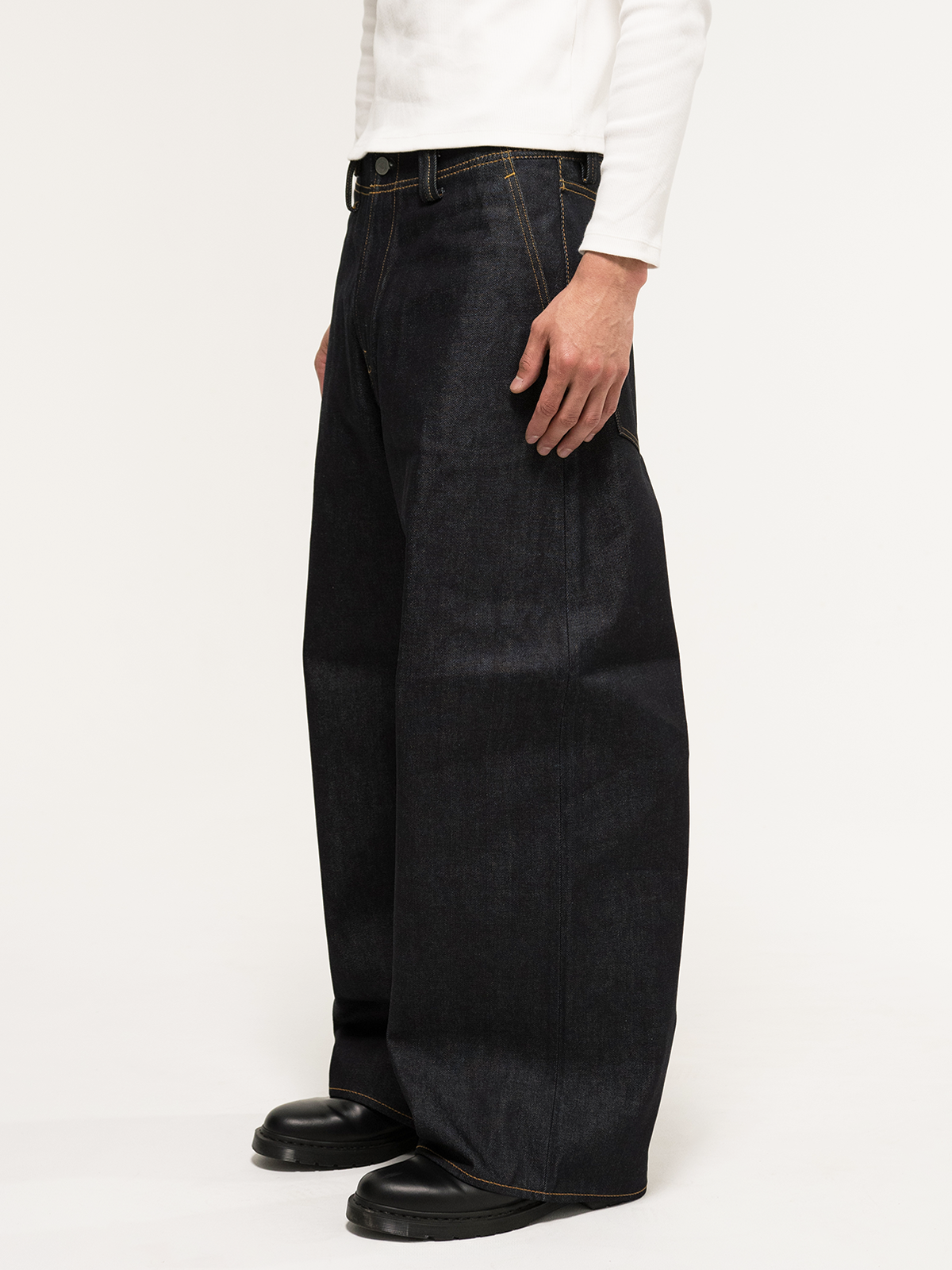 Japanese Selvedge Curved-Leg Jeans - Indigo