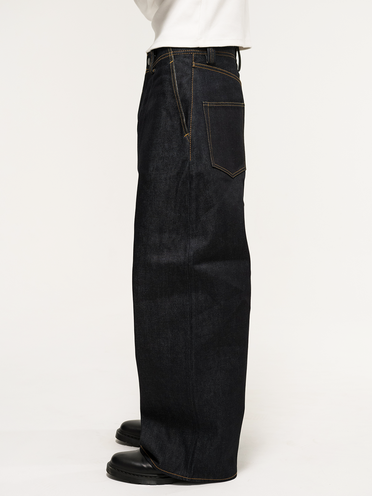 Japanese Selvedge Curved-Leg Jeans - Indigo