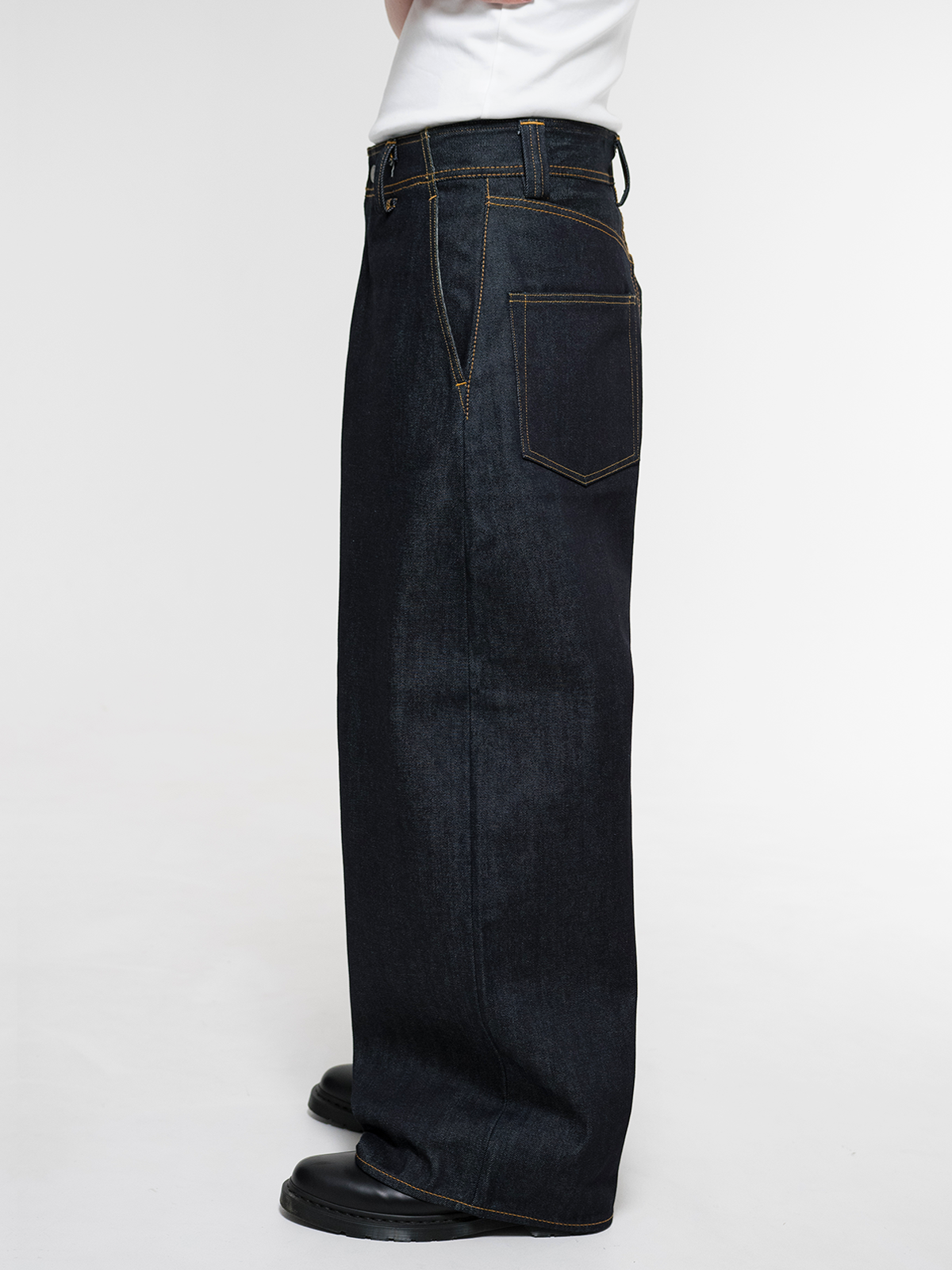 Japanese Selvedge Curved-Leg Jeans - Indigo