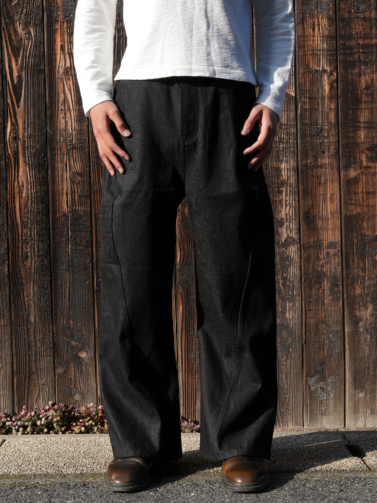 bante ブラックデニム Twisted Raw Jeans - Black | Restock: May 23, 9:00 PM JST