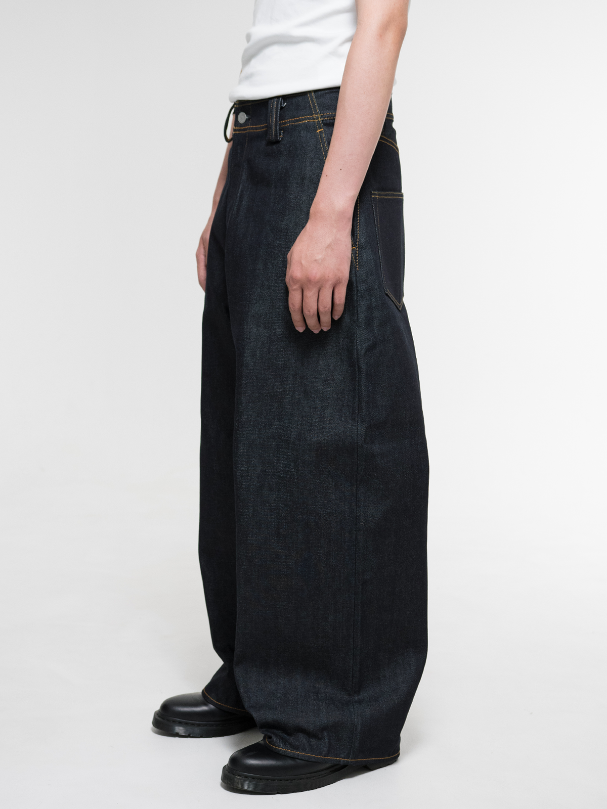 Japanese Selvedge Curved-Leg Jeans - Indigo