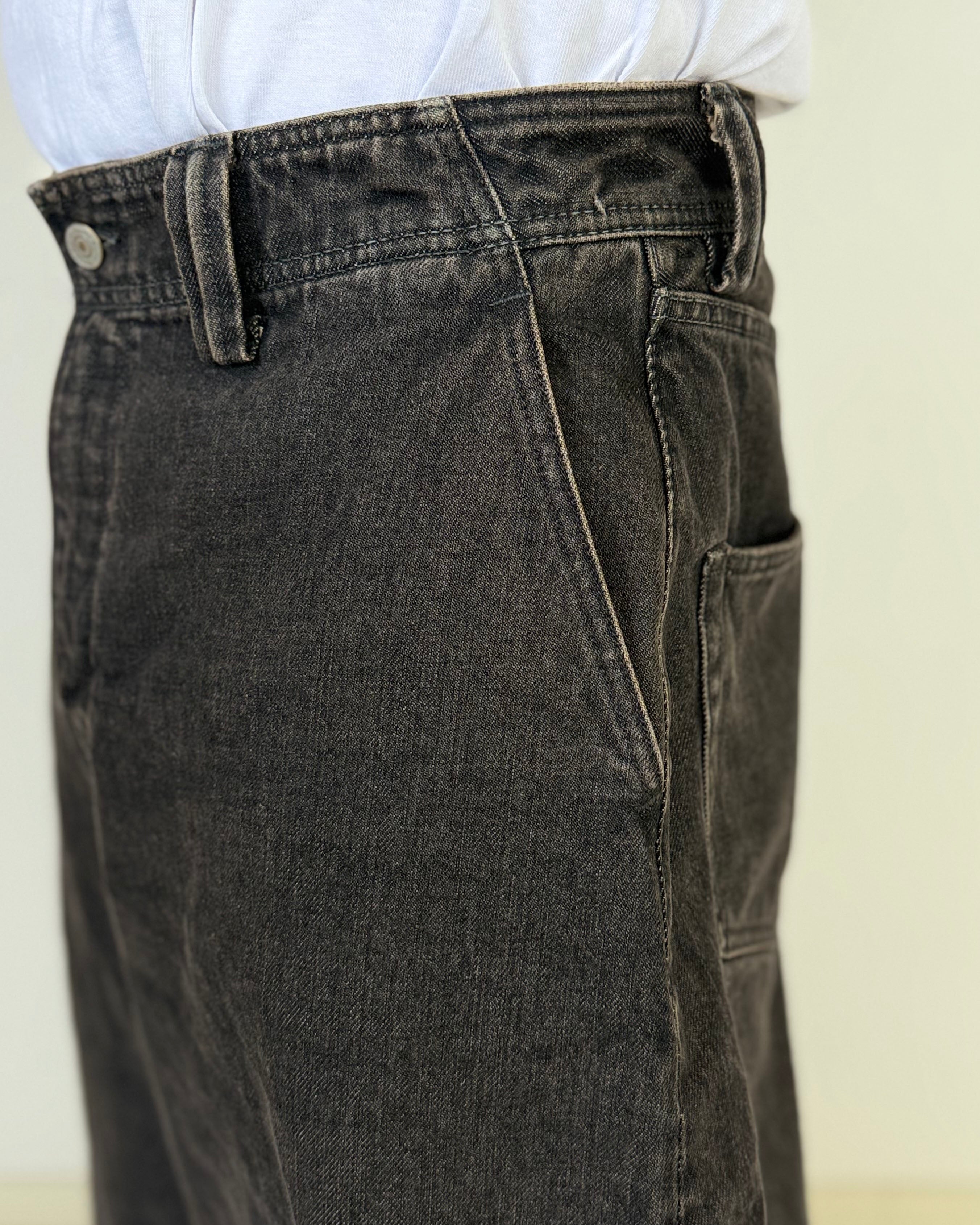 Japanese Selvedge Curved-Leg Jeans - Washed Black