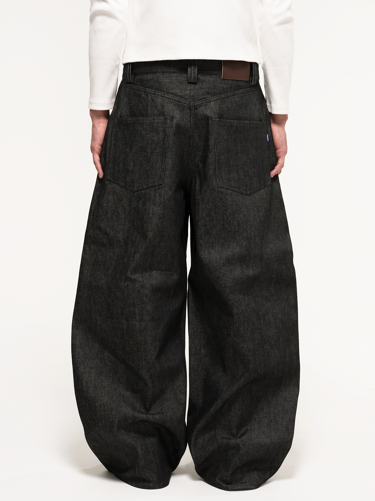 Japanese Selvedge Curved-Leg Jeans - black | New Drop: 9/27 20:00 JST
