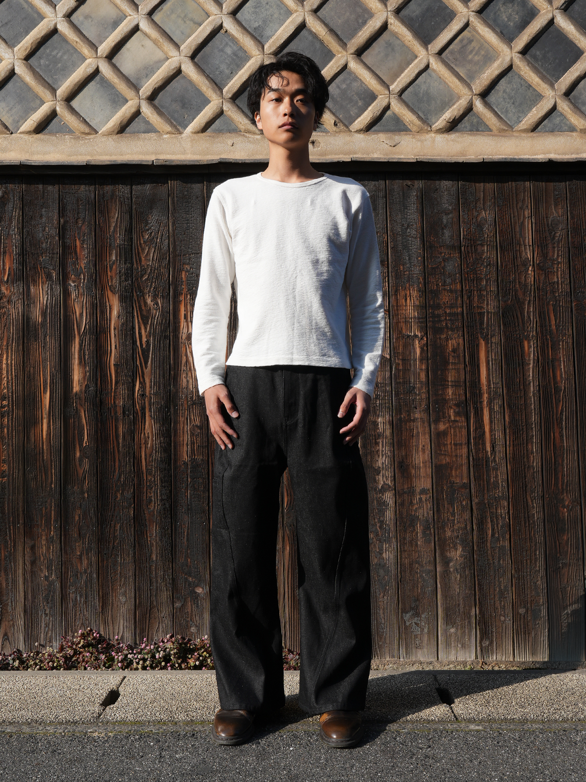 bante ブラックデニム Japanese Selvedge Curved-Leg Jeans - black